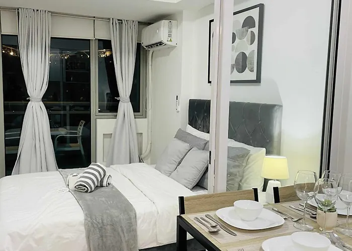 Hotel B&t Azure Staycation - Parañaque