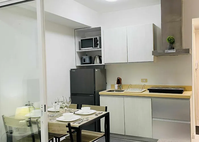 Hotel B&t Azure Staycation - Parañaque *
