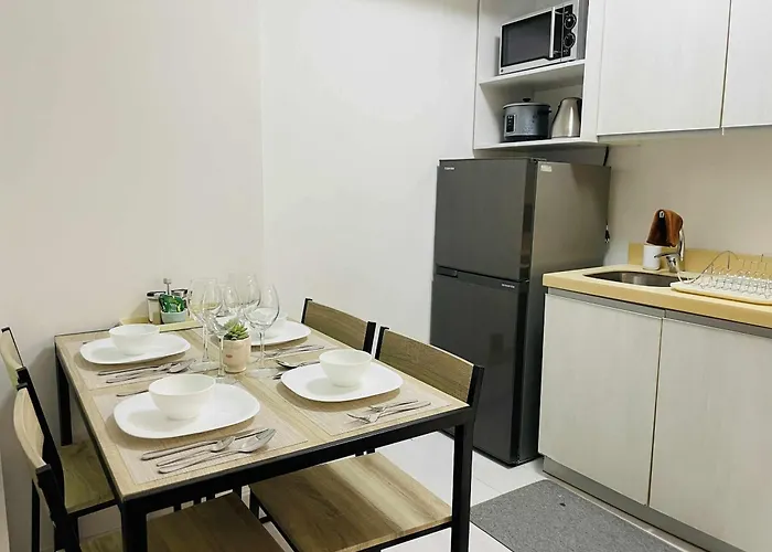 Hotel B&t Azure Staycation - Parañaque *